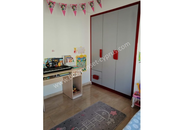 Daü Gazimağusa Kiralık Daire |  3+1 Oda |Yıllık 6.000$ Eşyalı  | 1. Kat | 1 Banyo | 3 Yatak Odası Resim-4