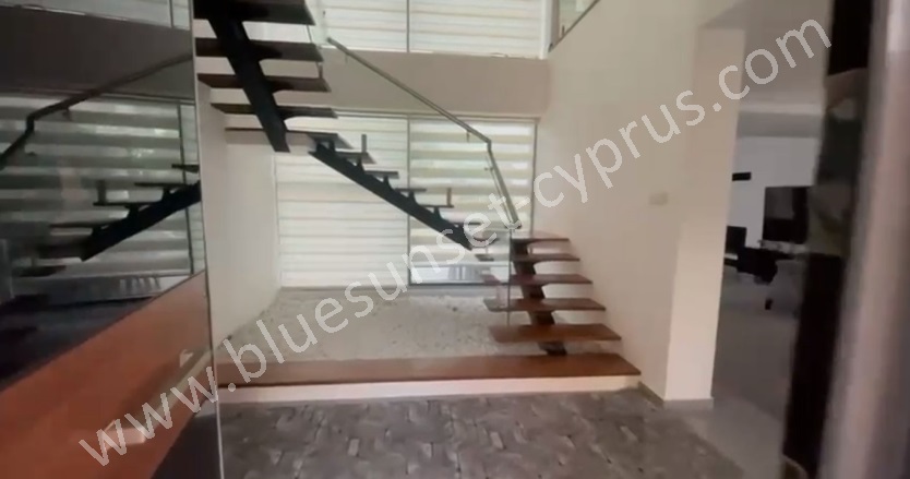 Ozanköy Ozanköy---Gazafana Satılık Villa |  4+1 Oda | 290M2 550.000£  Krediye Uygun  Eşyalı  | Giriş + 1.Kat | Vrv | 3 Banyo | 4 Yatak Odası Resim-3