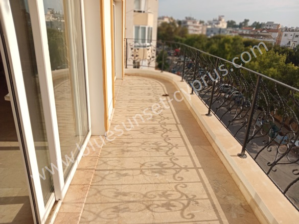 Merkez Gazimağusa Kiralık Daire |  3+1 Oda | 160M2 Yıllık 650£ Eşyalı  | 2 Banyo | 3 Yatak Odası Resim-4