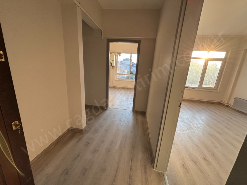ÇAĞDAŞ TAN KOLEJ METROSUNA 5. BİNA DA KATTA 2+1 KİRALIK DAİRE