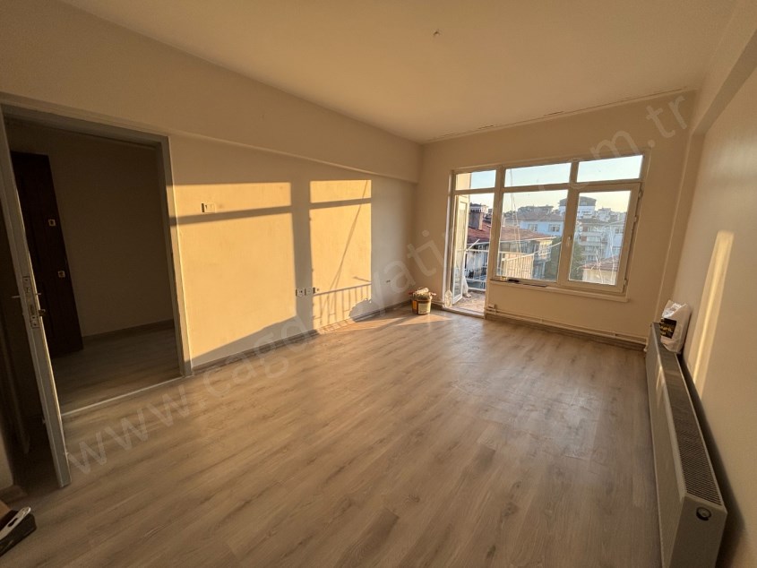 ÇAĞDAŞ TAN KOLEJ METROSUNA 5. BİNA DA KATTA 2+1 KİRALIK DAİRE