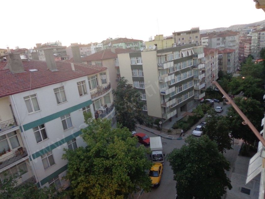 ÇAĞDAŞ TAN KOLEJ METROSUNA 5. BİNA DA KATTA 2+1 KİRALIK DAİRE