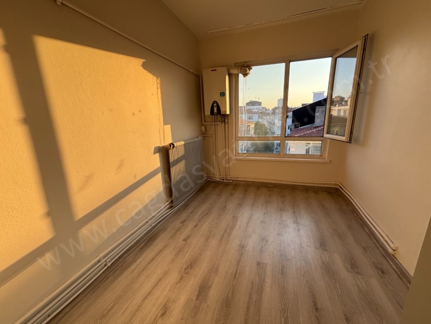 ÇAĞDAŞ TAN KOLEJ METROSUNA 5. BİNA DA KATTA 2+1 KİRALIK DAİRE