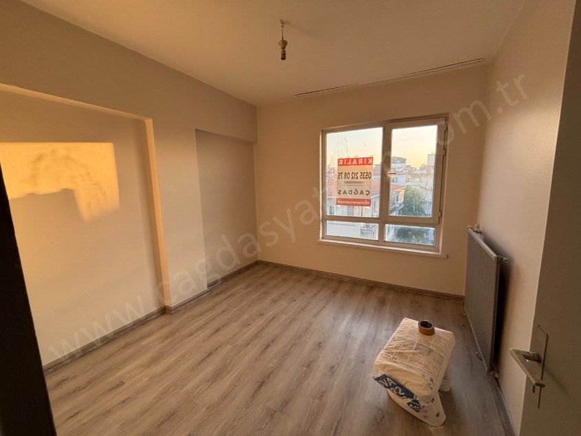 ÇAĞDAŞ TAN KOLEJ METROSUNA 5. BİNA DA KATTA 2+1 KİRALIK DAİRE