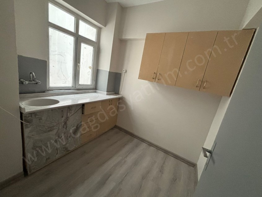 ÇAĞDAŞ TAN KOLEJ METROSUNA 5. BİNA DA KATTA 2+1 KİRALIK DAİRE
