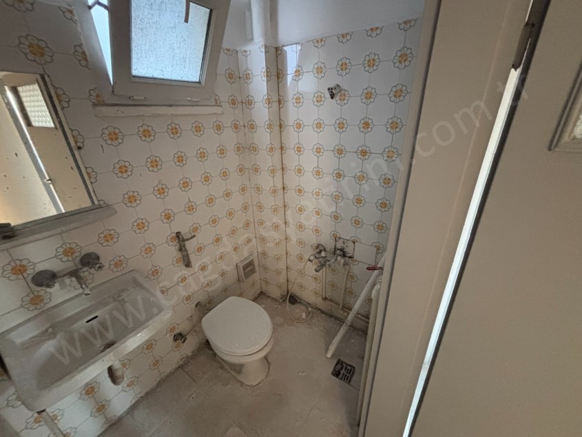 ÇAĞDAŞ TAN KOLEJ METROSUNA 5. BİNA DA KATTA 2+1 KİRALIK DAİRE