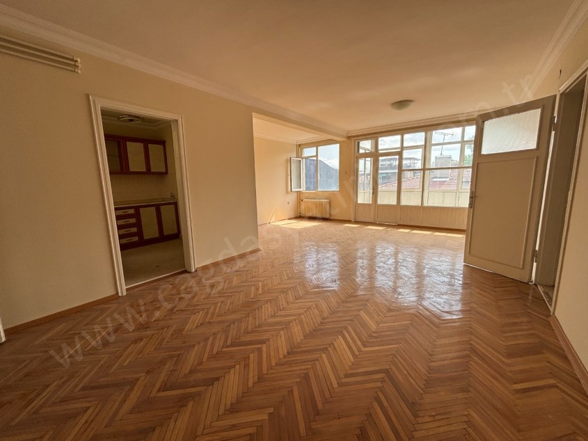 ÇAĞDAŞ TAN KIZILAY, MİTHATPAŞA CAD. ÜZERİNDE KİRALIK 2+1 BÜYÜK OFİS