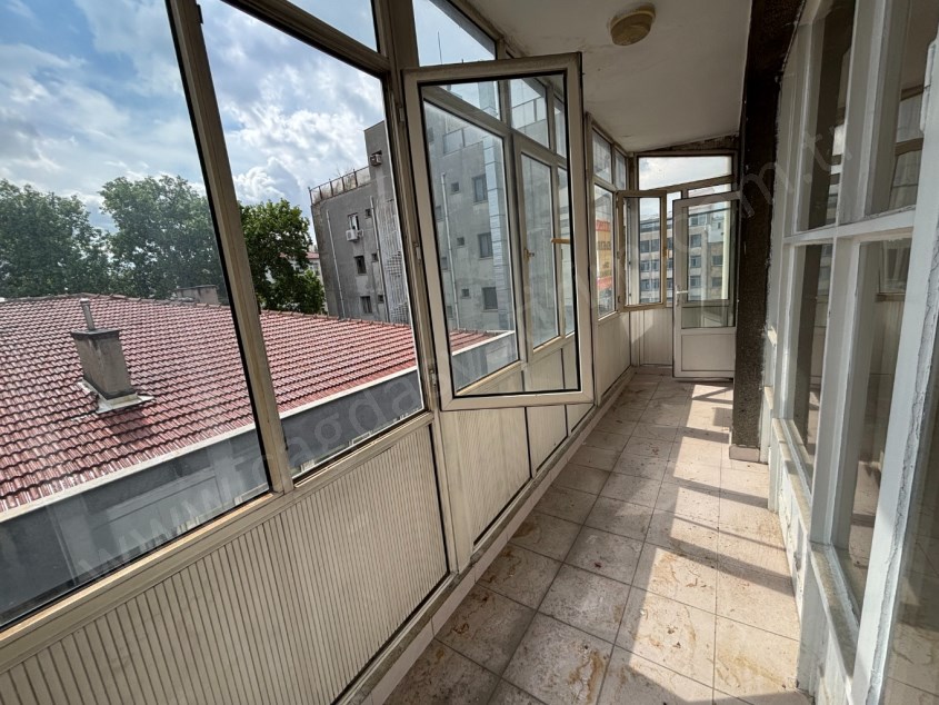 ÇAĞDAŞ TAN KIZILAY, MİTHATPAŞA CAD. ÜZERİNDE KİRALIK 2+1 BÜYÜK OFİS
