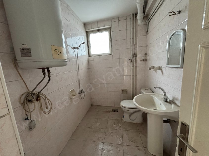 ÇAĞDAŞ TAN KIZILAY, MİTHATPAŞA CAD. ÜZERİNDE KİRALIK 2+1 BÜYÜK OFİS