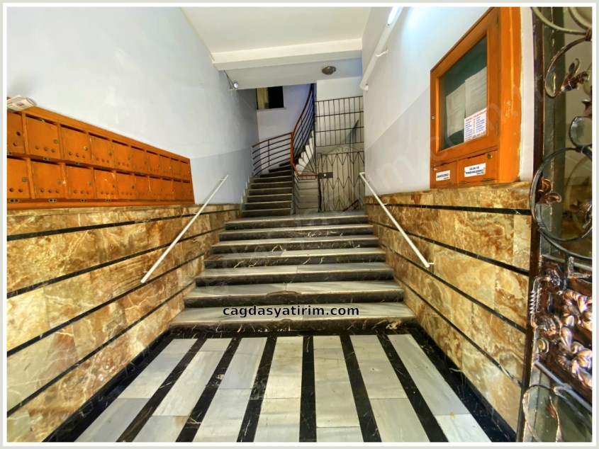 ÇAĞDAŞ TAN KIZILAY, MİTHATPAŞA CAD. ÜZERİNDE KİRALIK 2+1 BÜYÜK OFİS