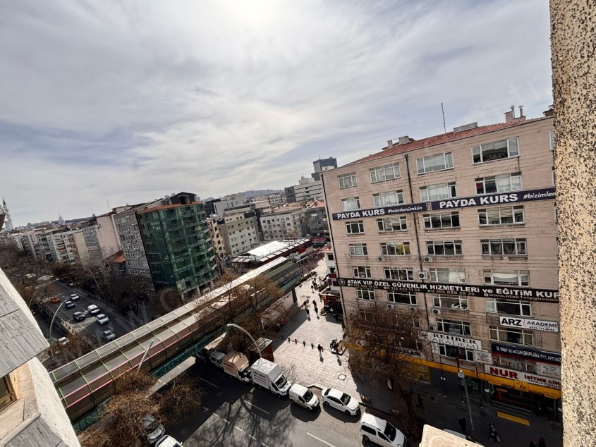 ÇAĞDAŞ TAN KİRALIK MİTHATPAŞA CAD. ÜZERİNDE ÖN CEPHE 2+1 OFİS