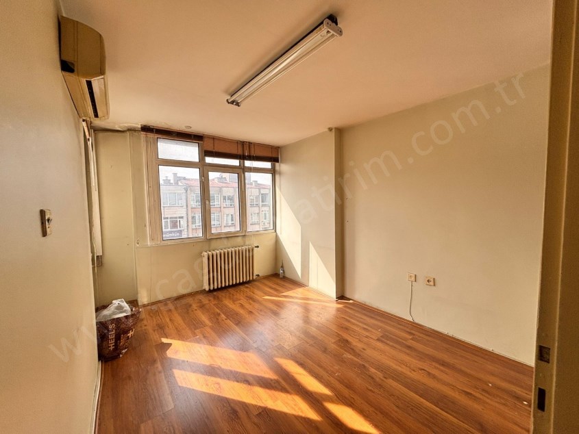 ÇAĞDAŞ TAN KİRALIK MİTHATPAŞA CAD. ÜZERİNDE ÖN CEPHE 2+1 OFİS