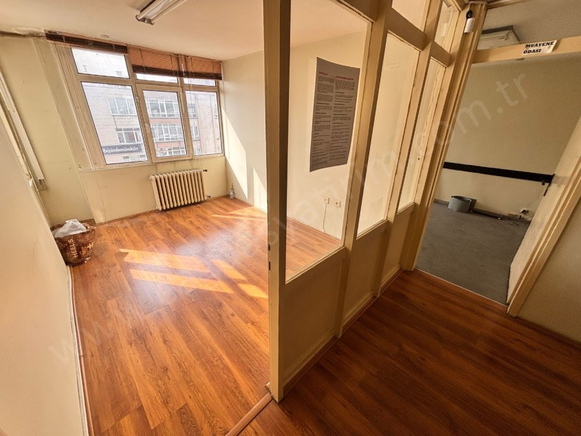 ÇAĞDAŞ TAN KİRALIK MİTHATPAŞA CAD. ÜZERİNDE ÖN CEPHE 2+1 OFİS