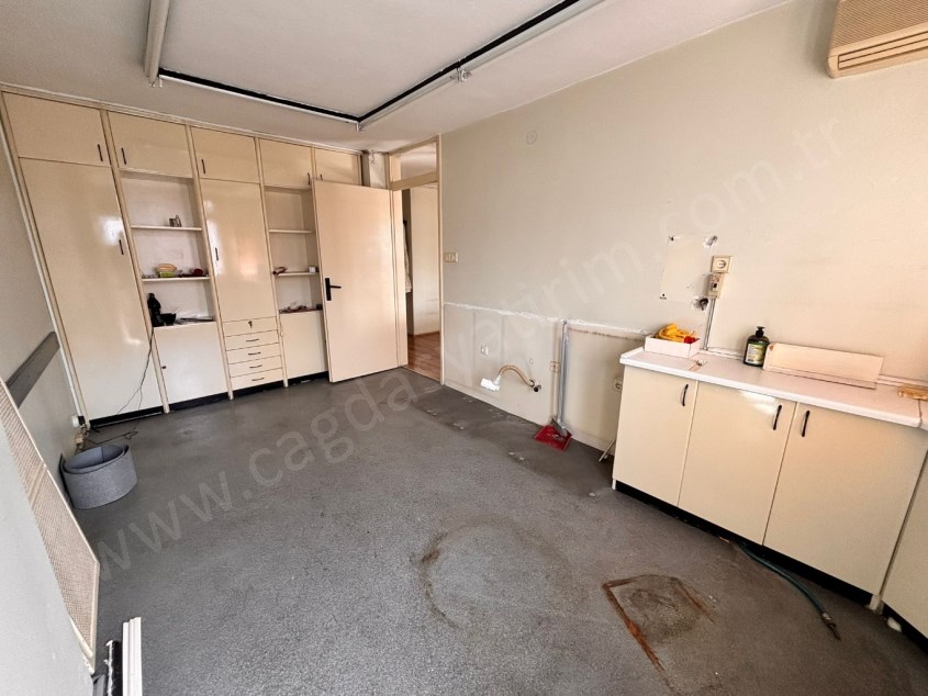 ÇAĞDAŞ TAN KİRALIK MİTHATPAŞA CAD. ÜZERİNDE ÖN CEPHE 2+1 OFİS