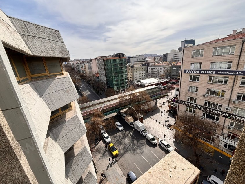 ÇAĞDAŞ TAN KİRALIK MİTHATPAŞA CAD. ÜZERİNDE ÖN CEPHE 2+1 OFİS