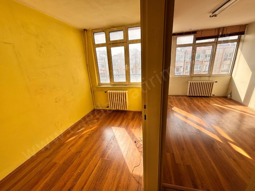 ÇAĞDAŞ TAN KİRALIK MİTHATPAŞA CAD. ÜZERİNDE ÖN CEPHE 2+1 OFİS