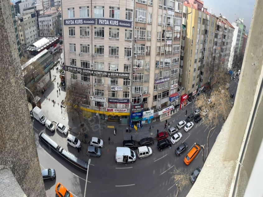 ÇAĞDAŞ TAN KİRALIK MİTHATPAŞA CAD. ÜZERİNDE ÖN CEPHE 2+1 OFİS