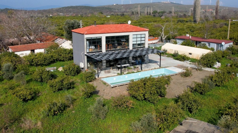 Camikebir Mah. Seferihisar Satılık Çiftlik |  8+ Oda | 600M2 2.000.000€  Krediye Uygun  | Komple Bina | Klima | 13 Banyo | 12 Yatak Odası Resim-4