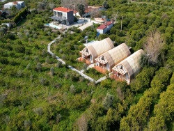 Seferihisar Camikebir Mah. Satılık Çiftlik 8+ 600 M2 | Komple Bina | Klima | 13 Banyo | 12 Yatak Odası