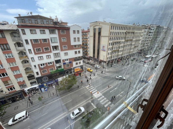 Örtülüpınar Mah. Sivas Satılık Daire |  3+1 Oda | 135M2 4.100.000Tl | 7. Kat | Doğalgaz(Kombi) | 1 Banyo | 1 Yatak Odası Resim-2