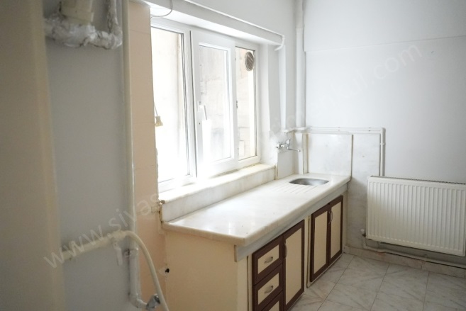 Çarşıbaşı Mah. Sivas Satılık Daire |  2+1 Oda | 120M2 1.650.000Tl | 4. Kat | Doğalgaz(Kombi) | 1 Banyo | 1 Yatak Odası Resim-2