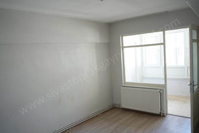 Çarşıbaşı Mah. Sivas Satılık Daire |  2+1 Oda | 120M2 1.650.000Tl | 4. Kat | Doğalgaz(Kombi) | 1 Banyo | 1 Yatak Odası Resim-5