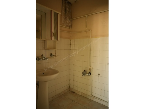 Çarşıbaşı Mah. Sivas Satılık Daire |  3+1 Oda | 135M2 1.850.000Tl | 4. Kat | Doğalgaz(Kombi) | 1 Banyo | 1 Yatak Odası Resim-2