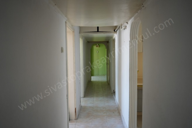 Çarşıbaşı Mah. Sivas Satılık Daire |  3+1 Oda | 135M2 1.850.000Tl | 4. Kat | Doğalgaz(Kombi) | 1 Banyo | 1 Yatak Odası Resim-3