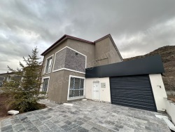 Merkez Abdallar Mah-Karayün Köyü. Satılık Villa 5+1 350 M2 | Doğalgaz(Kombi)