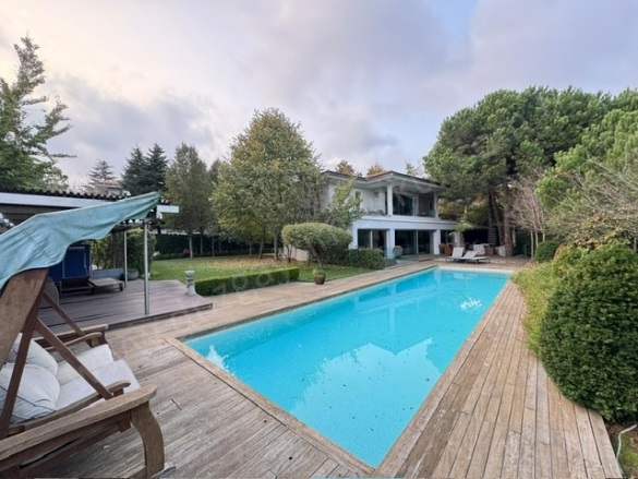 Göktürk Merkez Mah. Eyüpsultan Satılık Villa |  8+ Oda | 1097M2 525.000.000Tl  Krediye Uygun  | Bahçe Katı | Doğalgaz(Kombi) | 6 Banyo | 9 Yatak Odası Resim-1