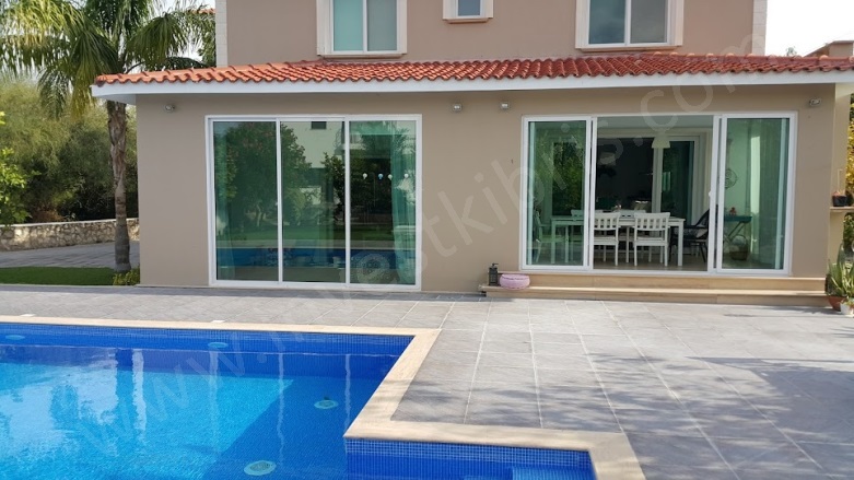 Alsancak  Alsancak---Karava Satılık Villa |  4+2 Oda | 2000M2 1.300.000£ Eşyalı  | Dubleks | Doğalgaz(Kombi) | 5 Banyo | 5 Yatak Odası Resim-3