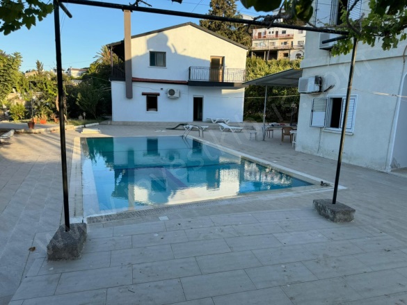 Lapta Lapta---Lapithos Satılık Villa |  6+3 Oda | 850M2 462.500£ Eşyalı  | Dubleks | 3 Banyo | 3 Yatak Odası Resim-3