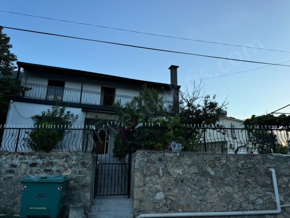 Lapta Lapta---Lapithos Satılık Müstakil Ev |  3+1 Oda | 600M2 250.000£  Krediye Uygun  | 1 Banyo | 3 Yatak Odası Resim-1