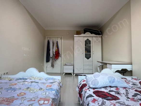 Güneşli Mah. Bağcılar Satılık Daire |  3+1 Oda | 155M2 9.000.000Tl  Krediye Uygun  | 3. Kat | Doğalgaz(Kombi) | 2 Banyo | 1 Yatak Odası Resim-5