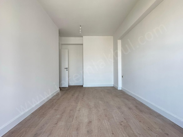 15 Temmuz Mah. Bağcılar Kiralık Daire |  4+1 Oda | 192M2 Aylık 69.000Tl  Krediye Uygun  | 5. Kat | Merkezi Isınma(Pay Ölçer) | 1 Banyo | 1 Yatak Odası Resim-4