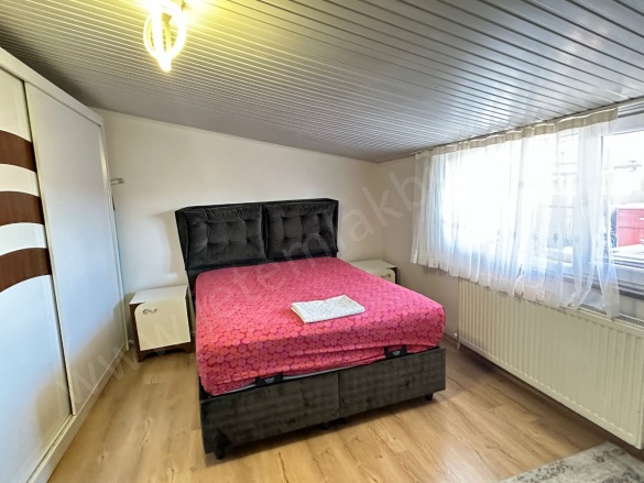 Hürriyet Mah. Bağcılar Satılık Daire |  5+1 Oda | 200M2 4.750.000Tl  Krediye Uygun  | 5. Kat | Doğalgaz(Kombi) | 1 Banyo | 1 Yatak Odası Resim-4