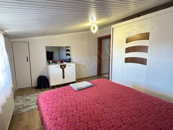 Hürriyet Mah. Bağcılar Satılık Daire |  5+1 Oda | 200M2 4.750.000Tl  Krediye Uygun  | 5. Kat | Doğalgaz(Kombi) | 1 Banyo | 1 Yatak Odası Resim-5