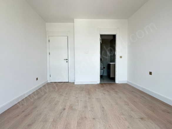 15 Temmuz Mah. Bağcılar Satılık Daire |  4+1 Oda | 192M2 19.995.000Tl  Krediye Uygun  | 9. Kat | Merkezi Isınma(Pay Ölçer) | 1 Banyo | 1 Yatak Odası Resim-4