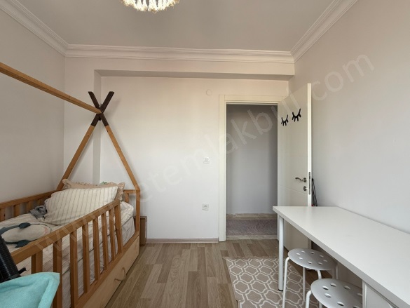Güneşli Mah. Bağcılar Satılık Daire |  2+1 Oda | 100M2 5.900.000Tl  Krediye Uygun  | 10. Kat | Doğalgaz(Kombi) | 1 Banyo | 1 Yatak Odası Resim-4