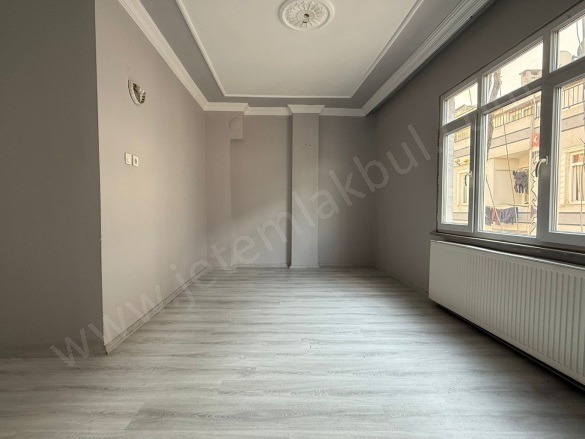 15 Temmuz Mah. Bağcılar Satılık Daire |  2+1 Oda | 100M2 3.250.000Tl | 3. Kat | Doğalgaz(Kombi) | 1 Banyo | 1 Yatak Odası Resim-2