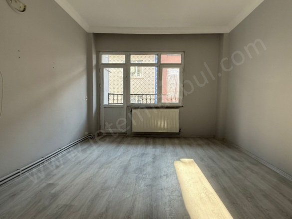 15 Temmuz Mah. Bağcılar Satılık Daire |  2+1 Oda | 100M2 3.250.000Tl | 3. Kat | Doğalgaz(Kombi) | 1 Banyo | 1 Yatak Odası Resim-3