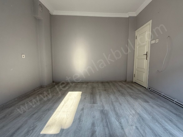15 Temmuz Mah. Bağcılar Satılık Daire |  2+1 Oda | 100M2 3.250.000Tl | 3. Kat | Doğalgaz(Kombi) | 1 Banyo | 1 Yatak Odası Resim-4