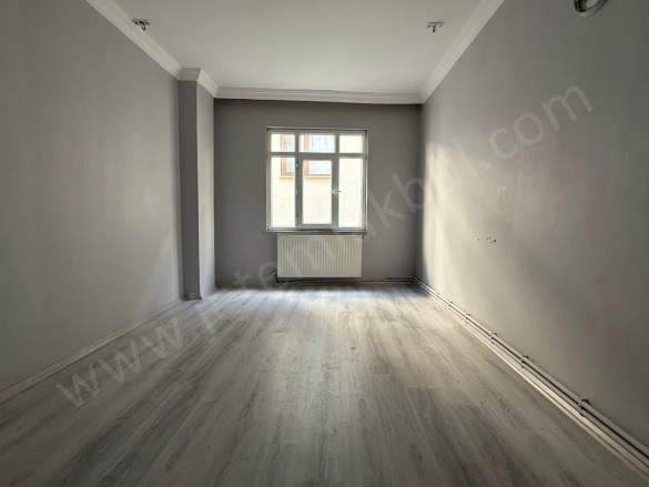 15 Temmuz Mah. Bağcılar Satılık Daire |  2+1 Oda | 100M2 3.250.000Tl | 3. Kat | Doğalgaz(Kombi) | 1 Banyo | 1 Yatak Odası Resim-5
