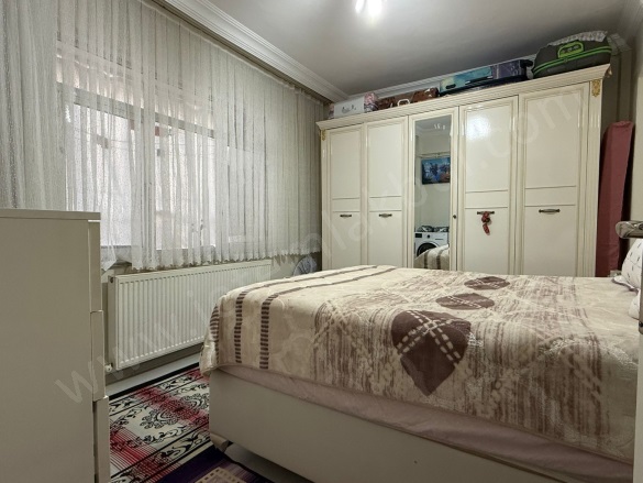 15 Temmuz Mah. Bağcılar Satılık Daire |  3+1 Oda | 135M2 3.500.000Tl | 3. Kat | Doğalgaz Sobası | 1 Banyo | 1 Yatak Odası Resim-3