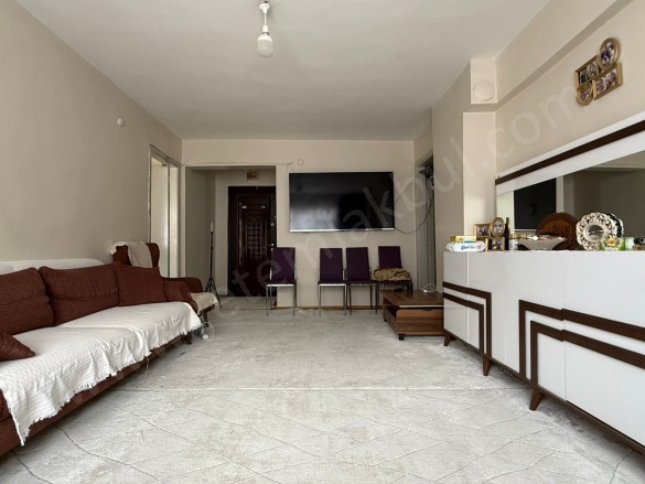 Bağlar Mah. Bağcılar Satılık Daire |  3+1 Oda | 110M2 4.250.000Tl  Krediye Uygun  | 3. Kat | Doğalgaz(Kombi) | 1 Banyo | 1 Yatak Odası Resim-2