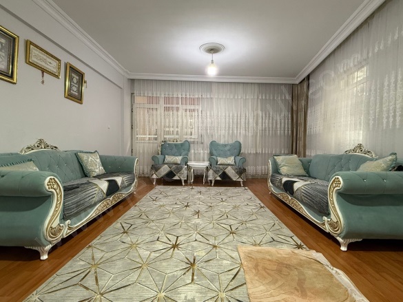 Güneşli Mah. Bağcılar Satılık Daire |  2+1 Oda | 130M2 4.250.000Tl | 2. Kat | Doğalgaz(Kombi) | 1 Banyo | 1 Yatak Odası Resim-2