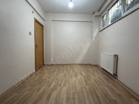 15 Temmuz Mah. Bağcılar Satılık Daire |  2+1 Oda | 90M2 1.550.000Tl | Bahçe Katı | Doğalgaz(Kombi) | 1 Banyo | 1 Yatak Odası Resim-4