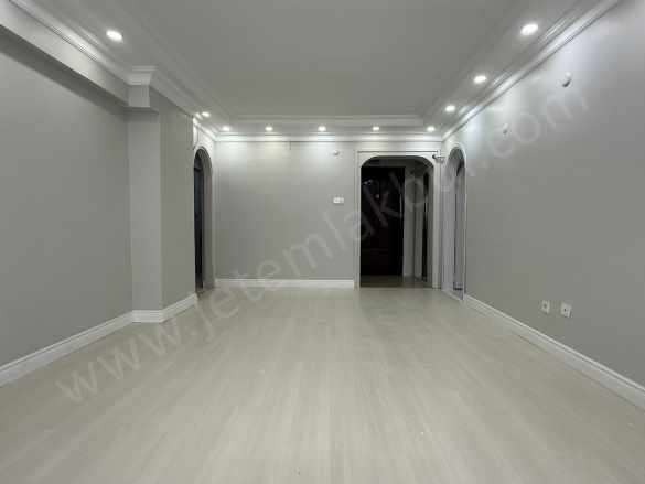 Güneşli Bağlar Mahallesi Site içinde Kiralık Daire 3+1 Full Tadilatlı Bağcılar