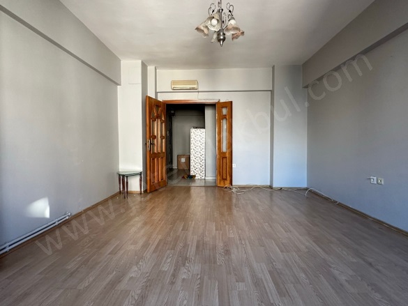 15 Temmuz Mah. Bağcılar Kiralık Daire |  3+1 Oda | 115M2 Aylık 28.000Tl  Krediye Uygun  | 3. Kat | Doğalgaz(Kombi) | 1 Banyo | 1 Yatak Odası Resim-2