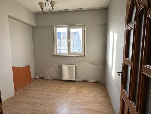 15 Temmuz Mah. Bağcılar Kiralık Daire |  3+1 Oda | 115M2 Aylık 28.000Tl  Krediye Uygun  | 3. Kat | Doğalgaz(Kombi) | 1 Banyo | 1 Yatak Odası Resim-5